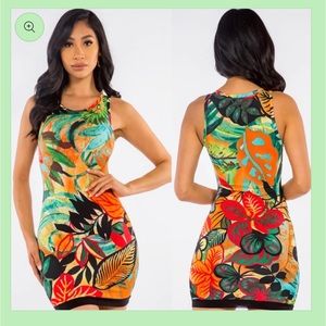 Uptown USA Fitted Sleeveless Floral Dress 👗 made in USA Beautiful Colors🌸❤️🌺